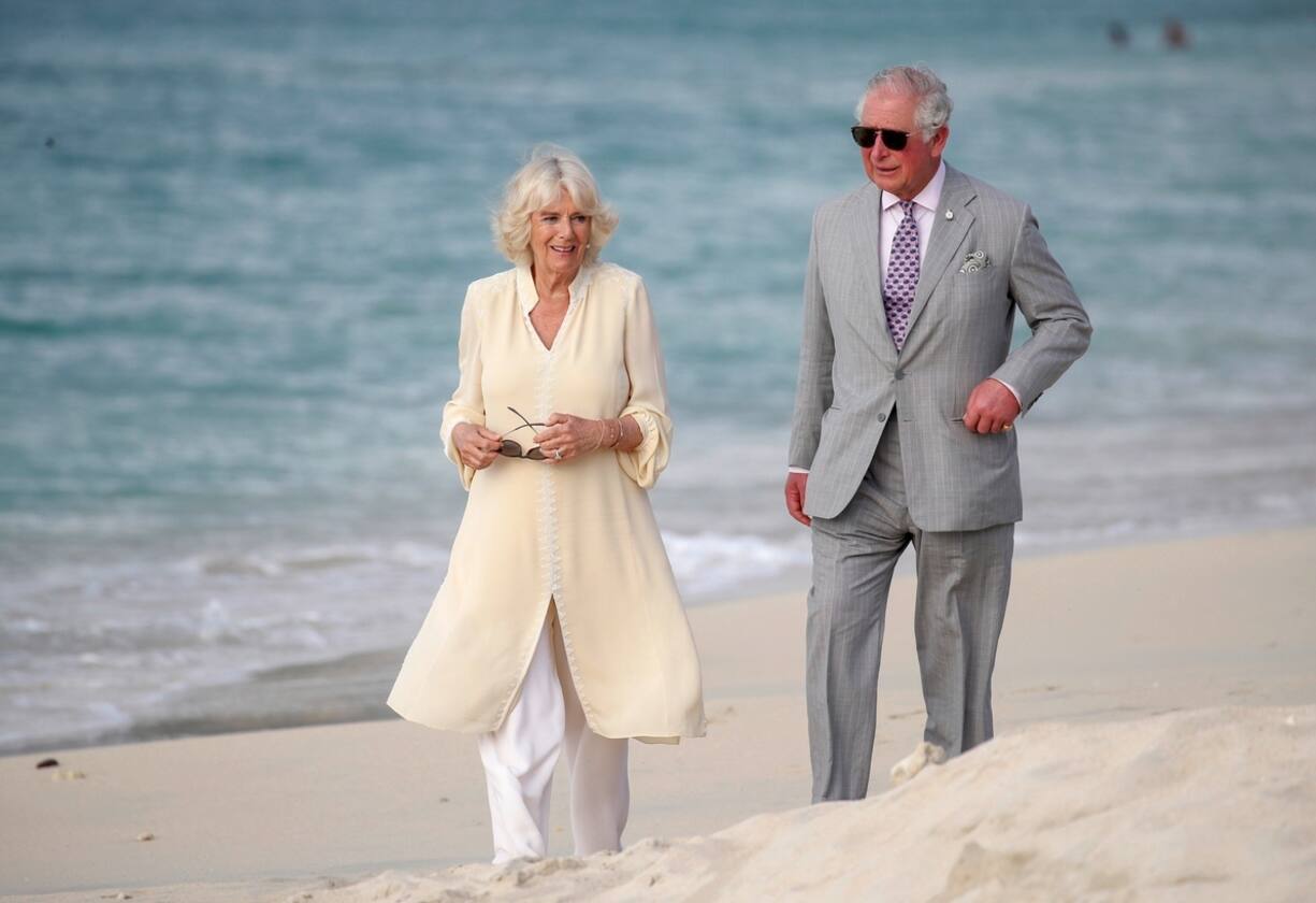 Le prince Charles, prince de Galles, et Camilla, duchesse de Cornouailles, assistent à des fiançailles sur la plage lors de leur visite officielle à la Grenade, le 23 mars 2019 à Saint George's, Grenade.