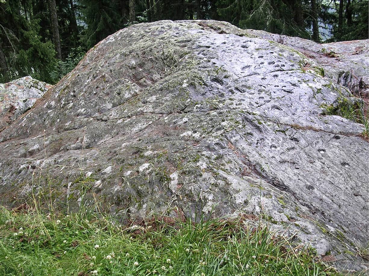 La Pierre des sauvages sur les hauteurs de Saint-Luc.