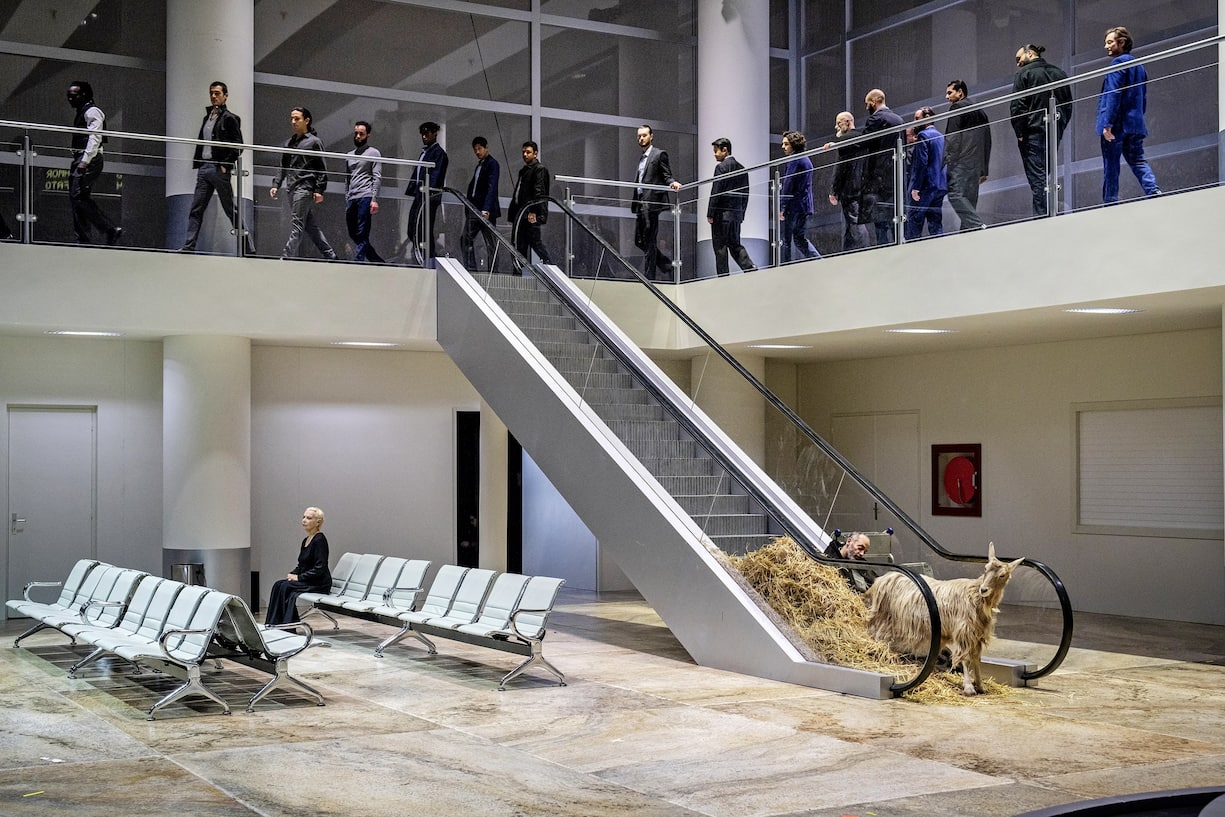 Le décor du «Retour d’Ulysse» est une salle d’aéroport reconstituée.
