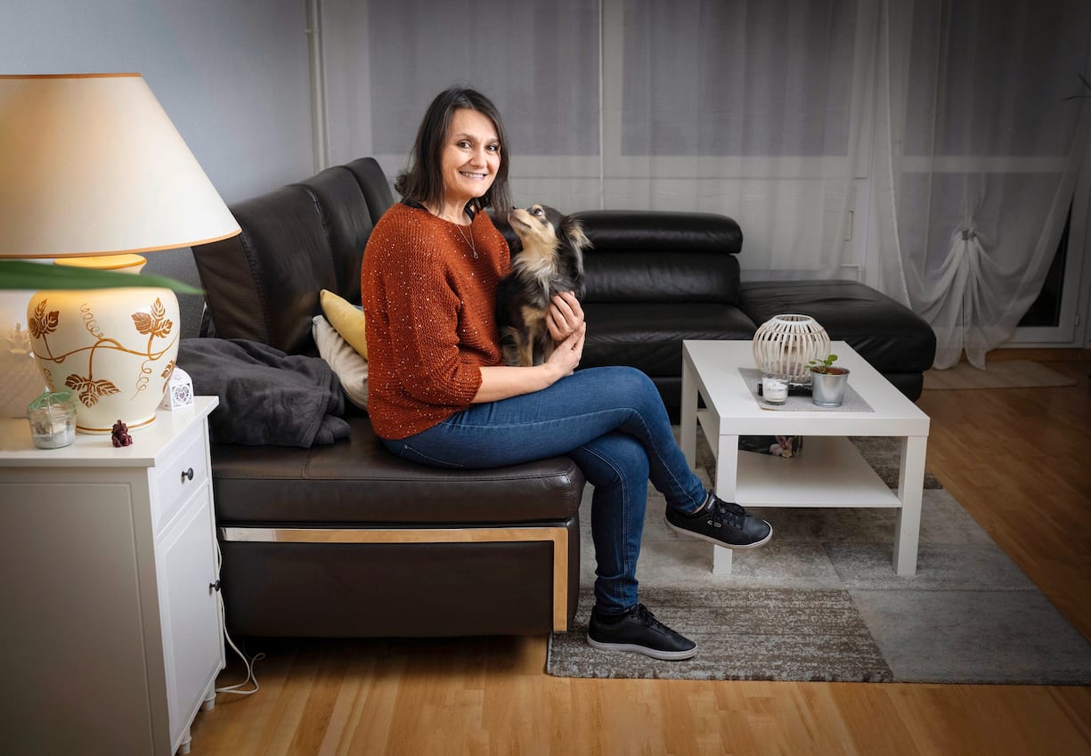 Habitants du quartier de la Bourdonnette. Ici Giovanna Torres, 52 ans et Rambo le chien