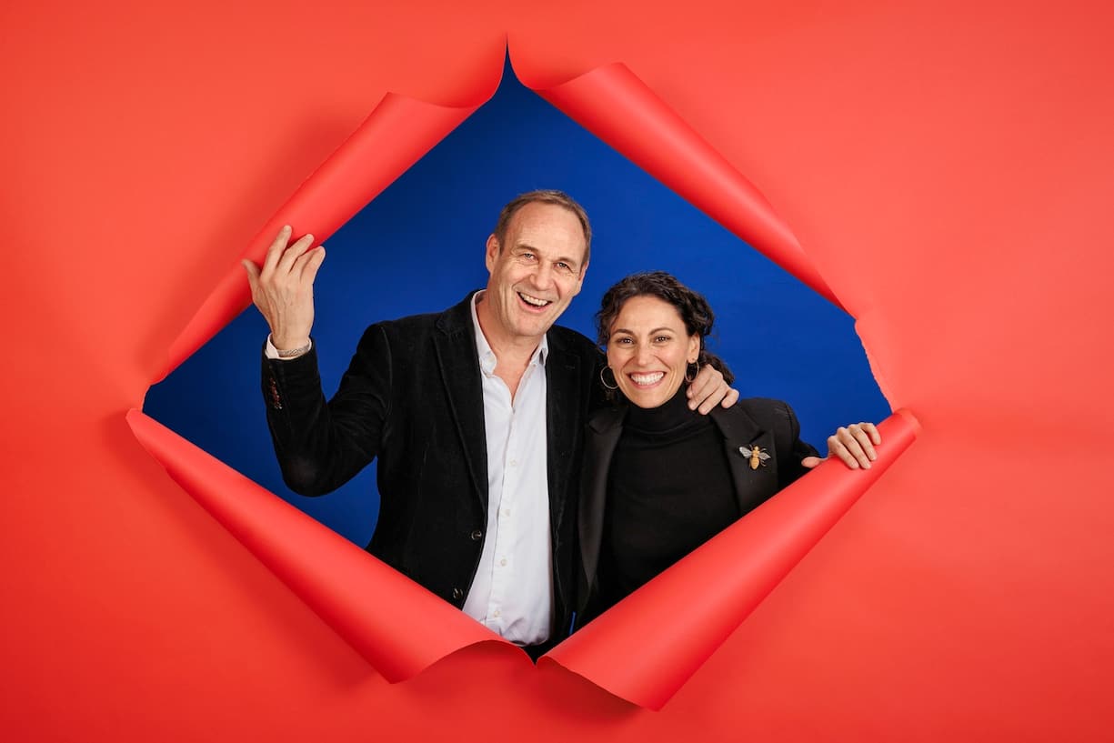 Jean-Philippe Ceppi, producteur de Temps Présent et sa compagne Eva Balibrea, cheffe Acquisitions Fiction RTS à la soirée de lancement Illustré TV8 à Lausanne ce mercredi 5 avril 2023.