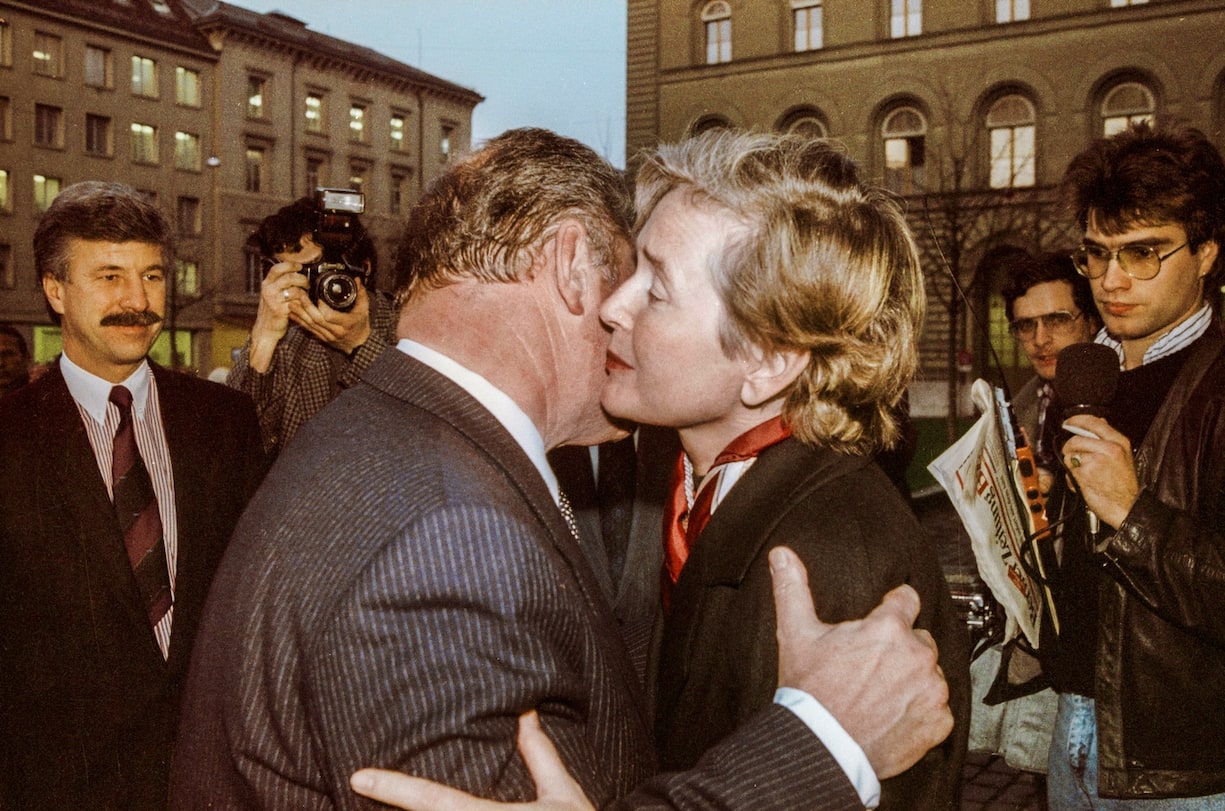 Le départ d'Elisabeth Kopp du Palais Fédéral en 1989