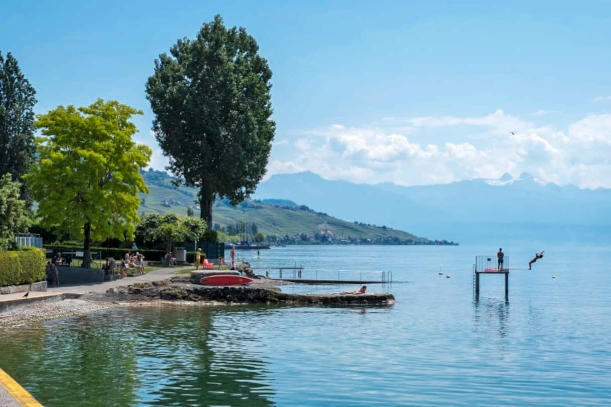 Plage de la Pierre ronde de Paudex, Vaud.