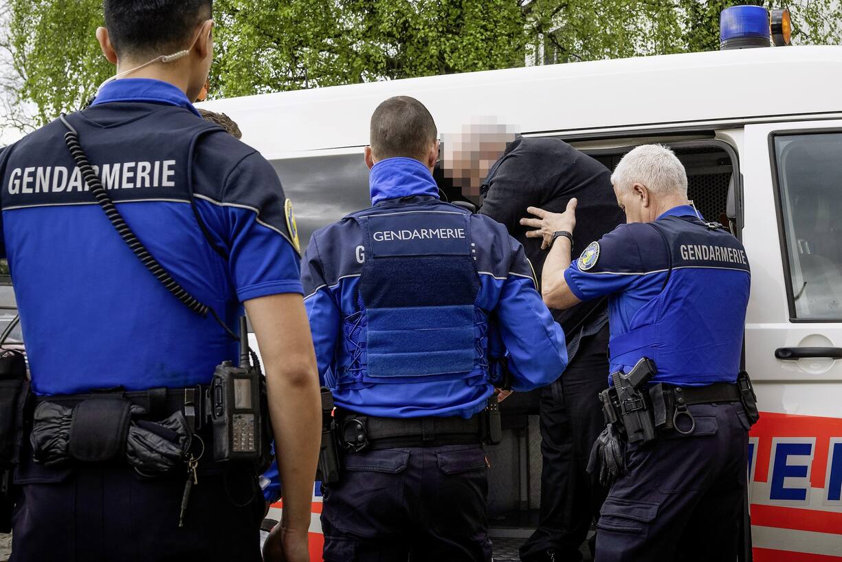 le faux thérapeute allant à son procès