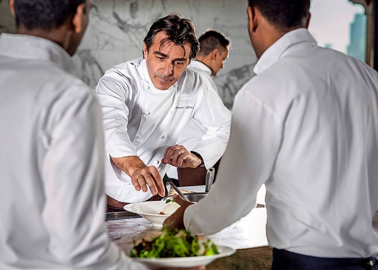 Yannick Alléno travaillant pour The One&Only The Palm, Jumeira, Dubai