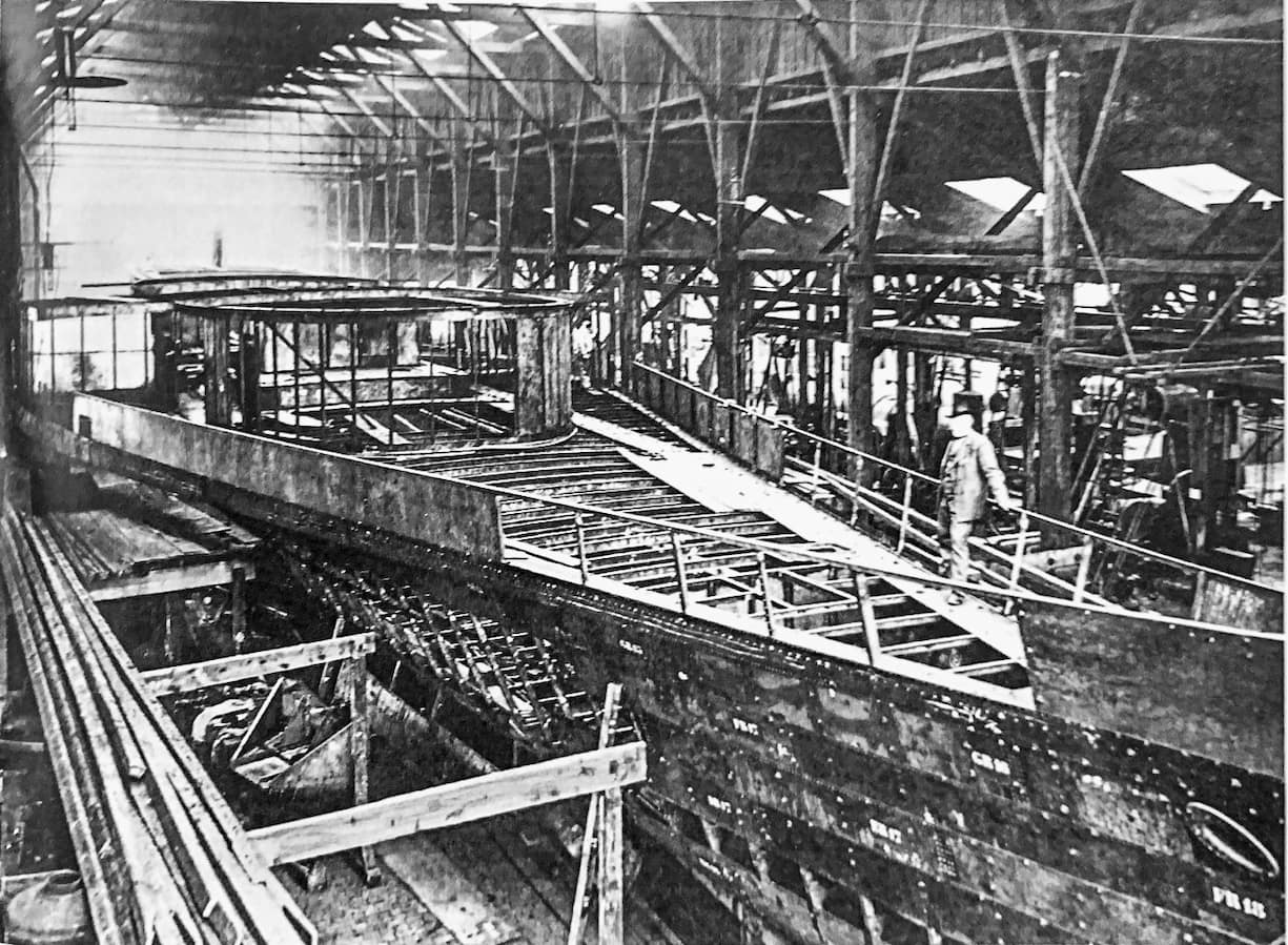 Construction du bateau-salon Général Dufour, nommé ainsi en hommage au général de l'armée suisse Guillaume-Henri Dufour. Il a été construit en 1904-1905 à Winterthour. Il entre en service en 1905. 