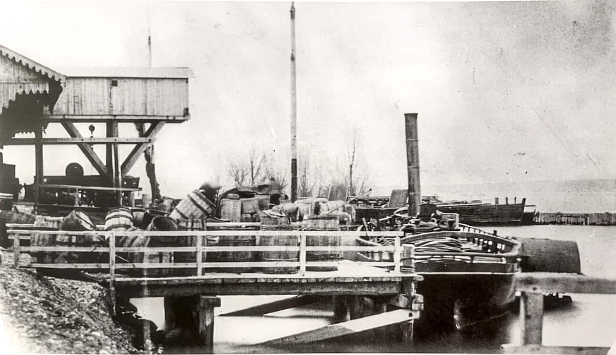 Gare portuaire provisoire du Landeron permettant de transborder le fret du train au bateau 1859 avant l'ouverture du chemin de fer le long du lac de Bienne en 1860