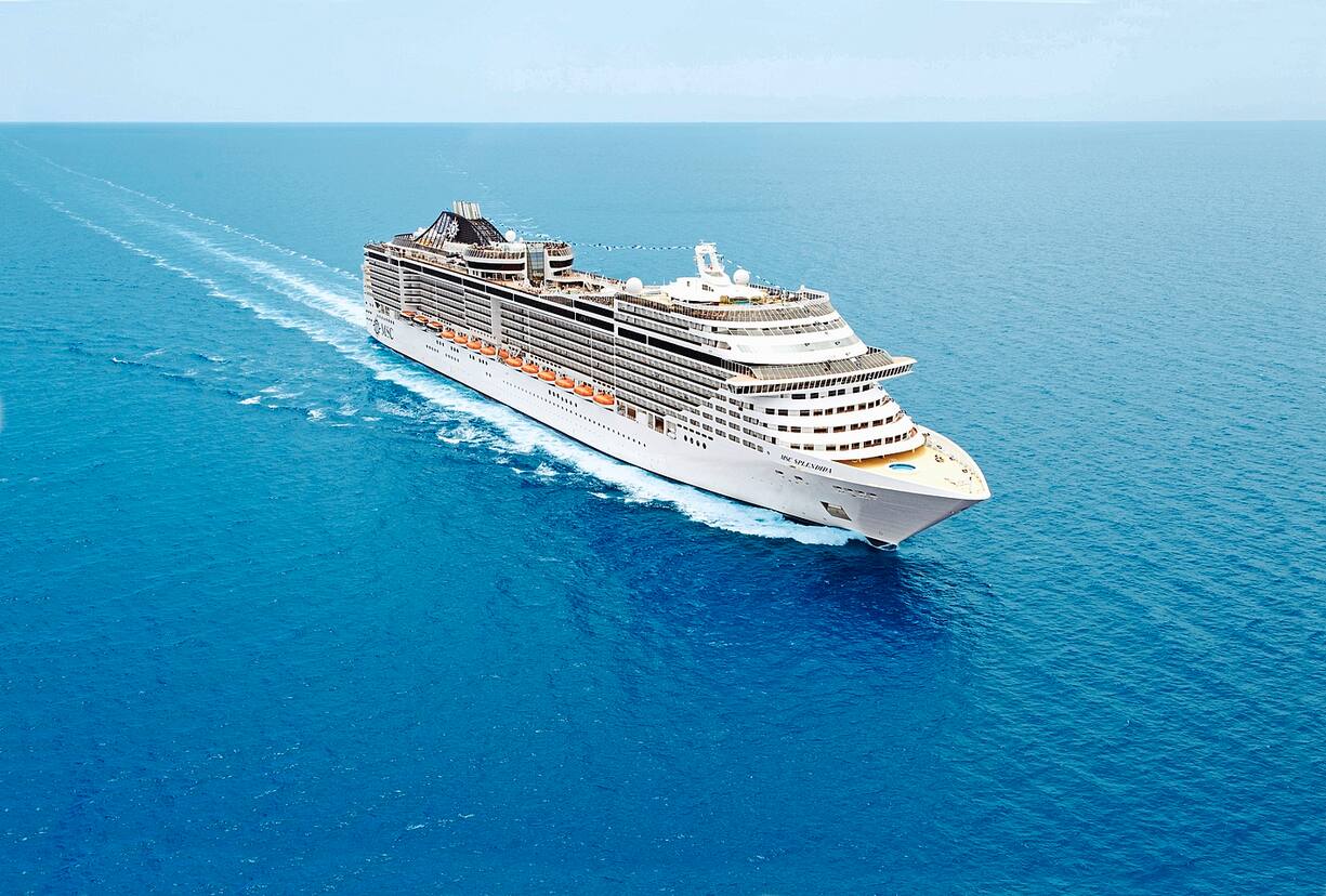 Le MSC Splendida en croisière dans la mer Rouge.