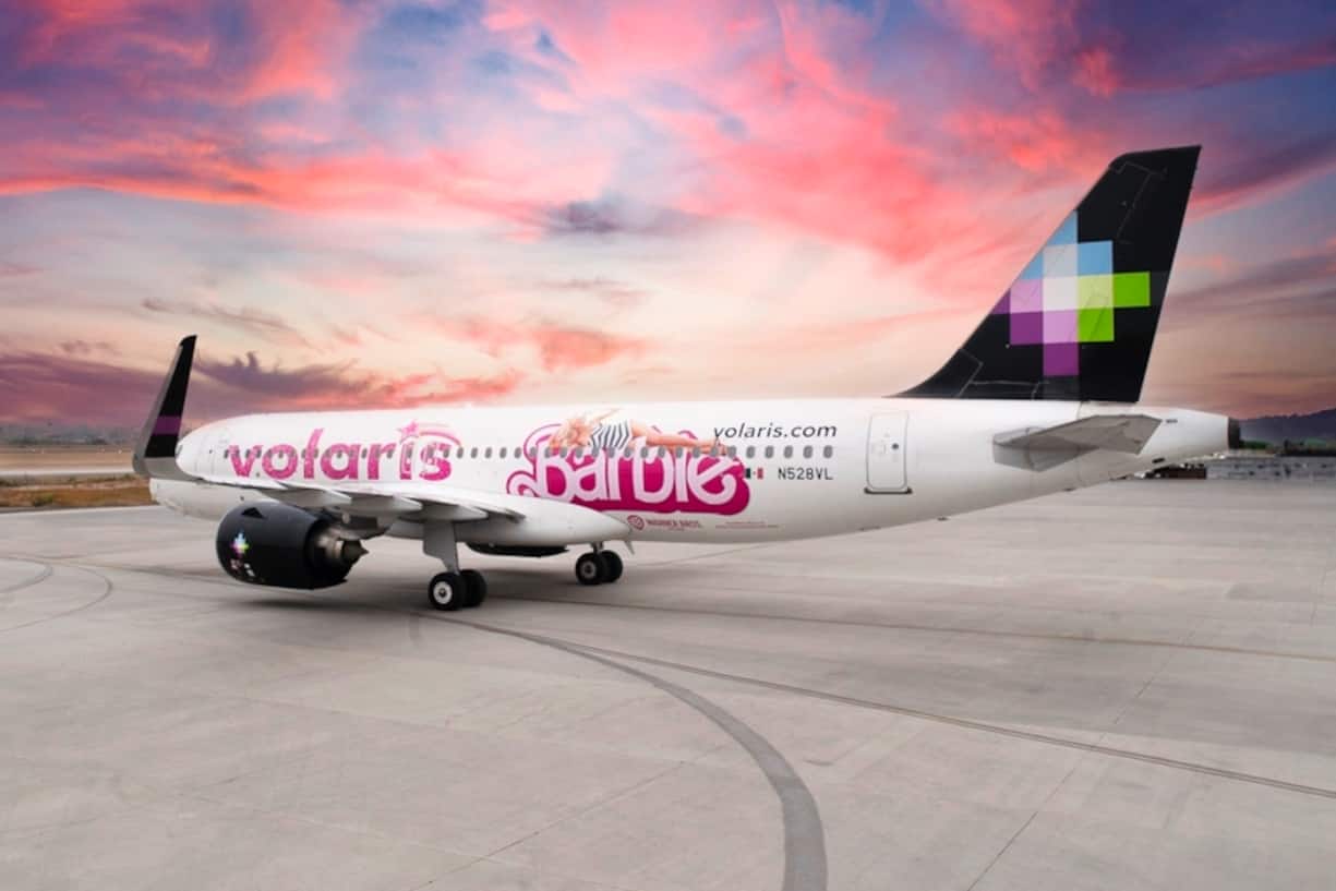 Volaris, une compagnie aérienne mexicaine, a repeint ses avions aux teintes flashy de Barbie