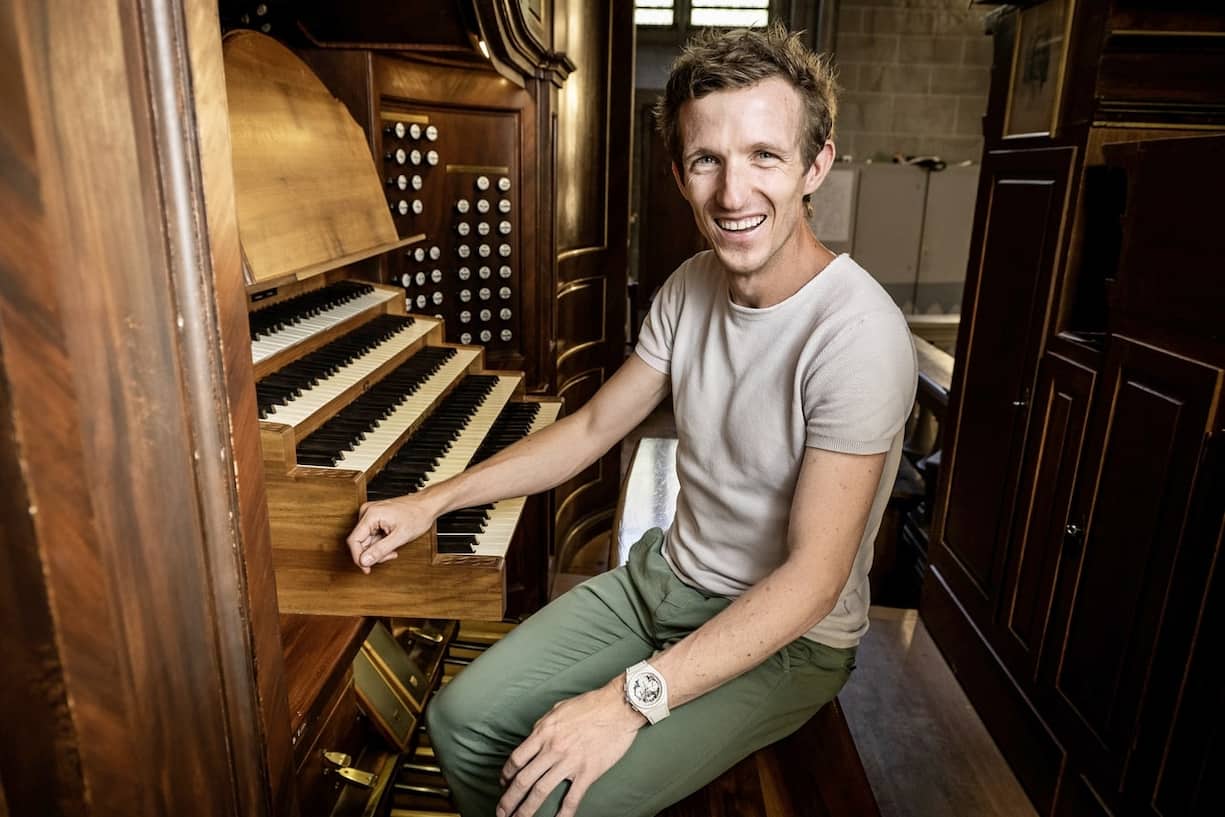 Benjamin Righetti, professeur d’orgue à l’HEMU, dévoile son salaire à "L'illustré".