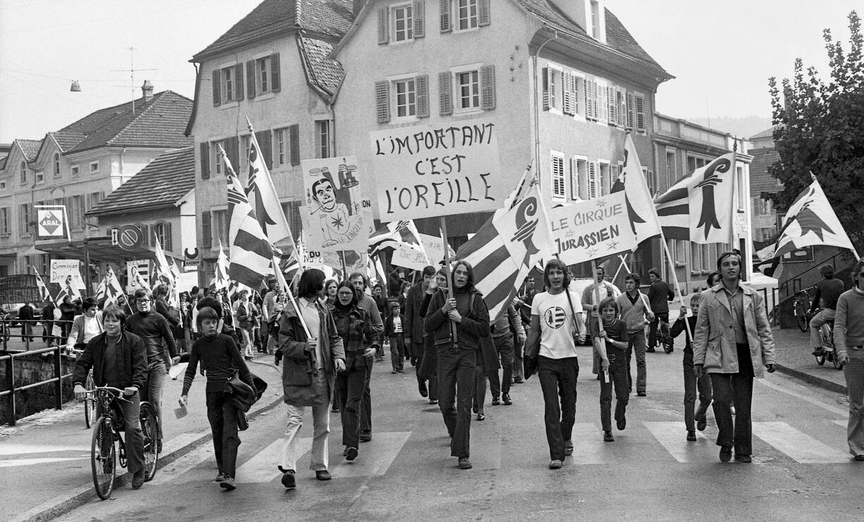 Le Groupe Bélier manifestant en soutien à un collègue exclu de l’Ecole normale