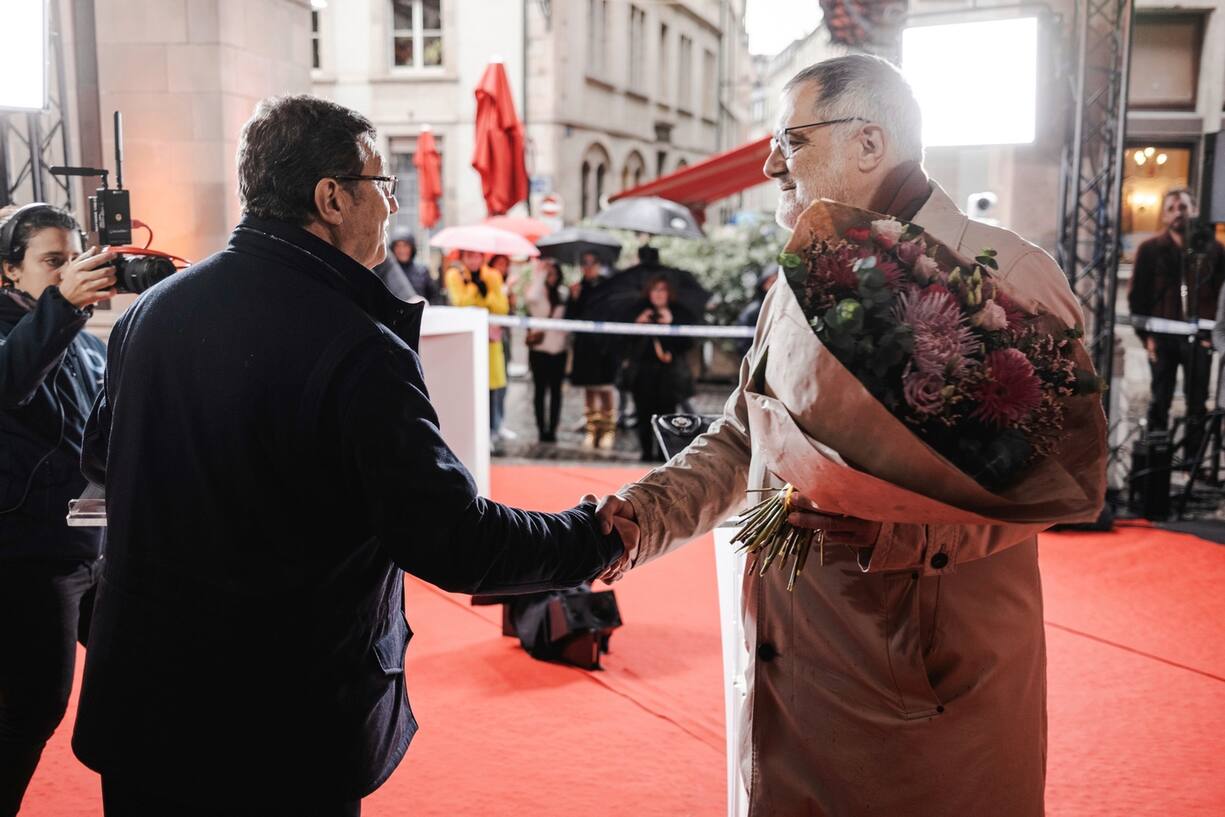 élections à Genève - Mauro Poggia et Carlo Sommaruga se saluent