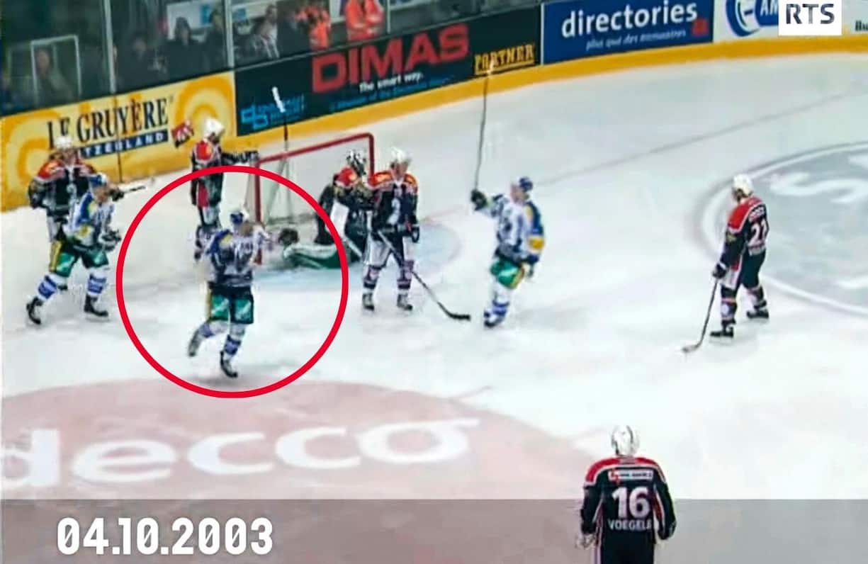 Julien Sprunger en 2003, marquant son premier but pour Gottéron