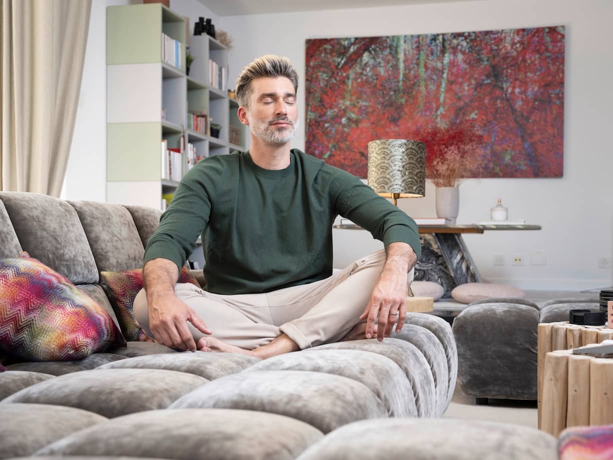 L'ex-mannequin Lionel Clrec chez lui à Pully, pratique parfois la méditation