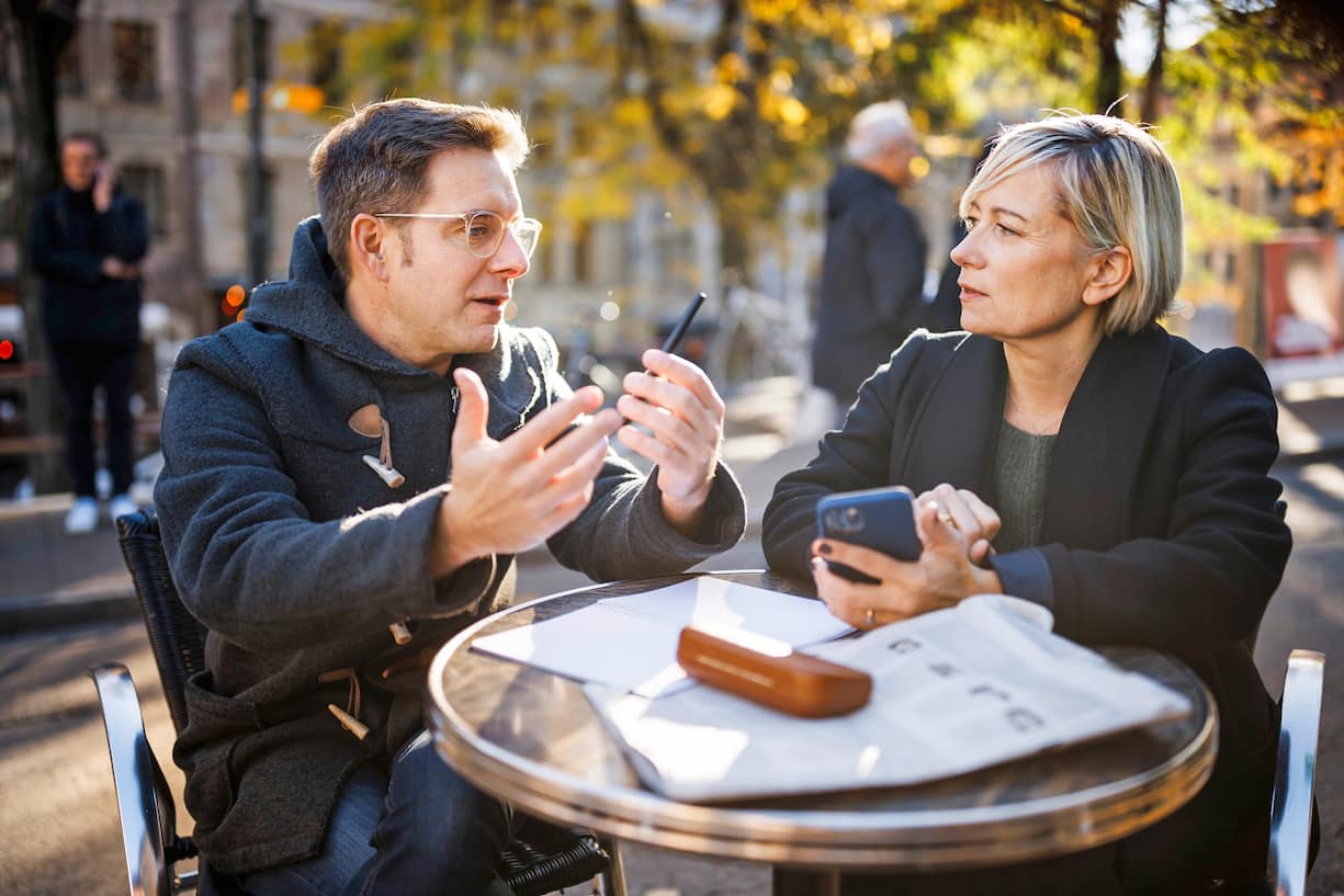 La journaliste Elisabeth Logean et le journaliste François Roulet à Genève