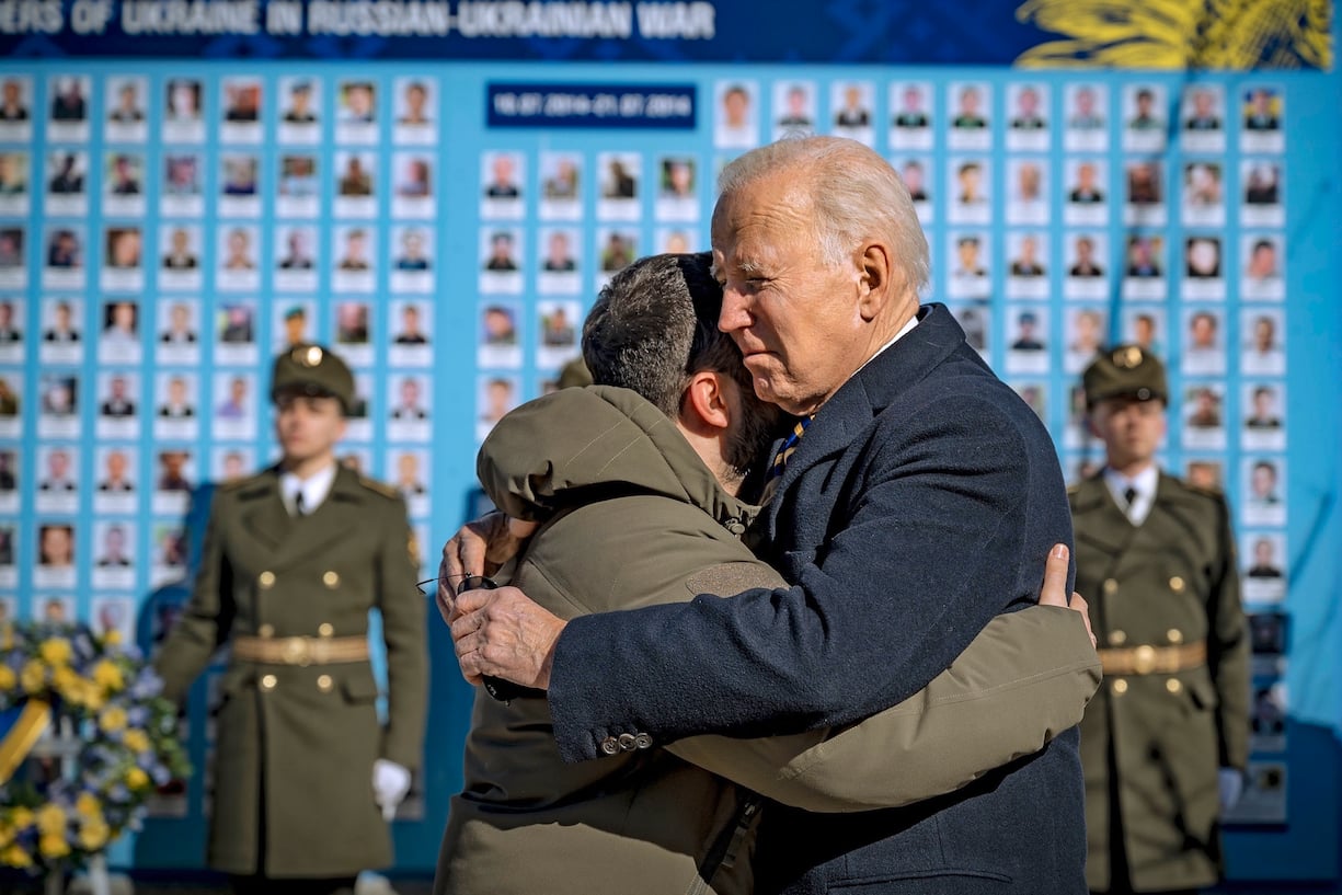 Le président américain Joe Biden à Kiev le 21 février 2023 avec le président ukrainien Zelensky