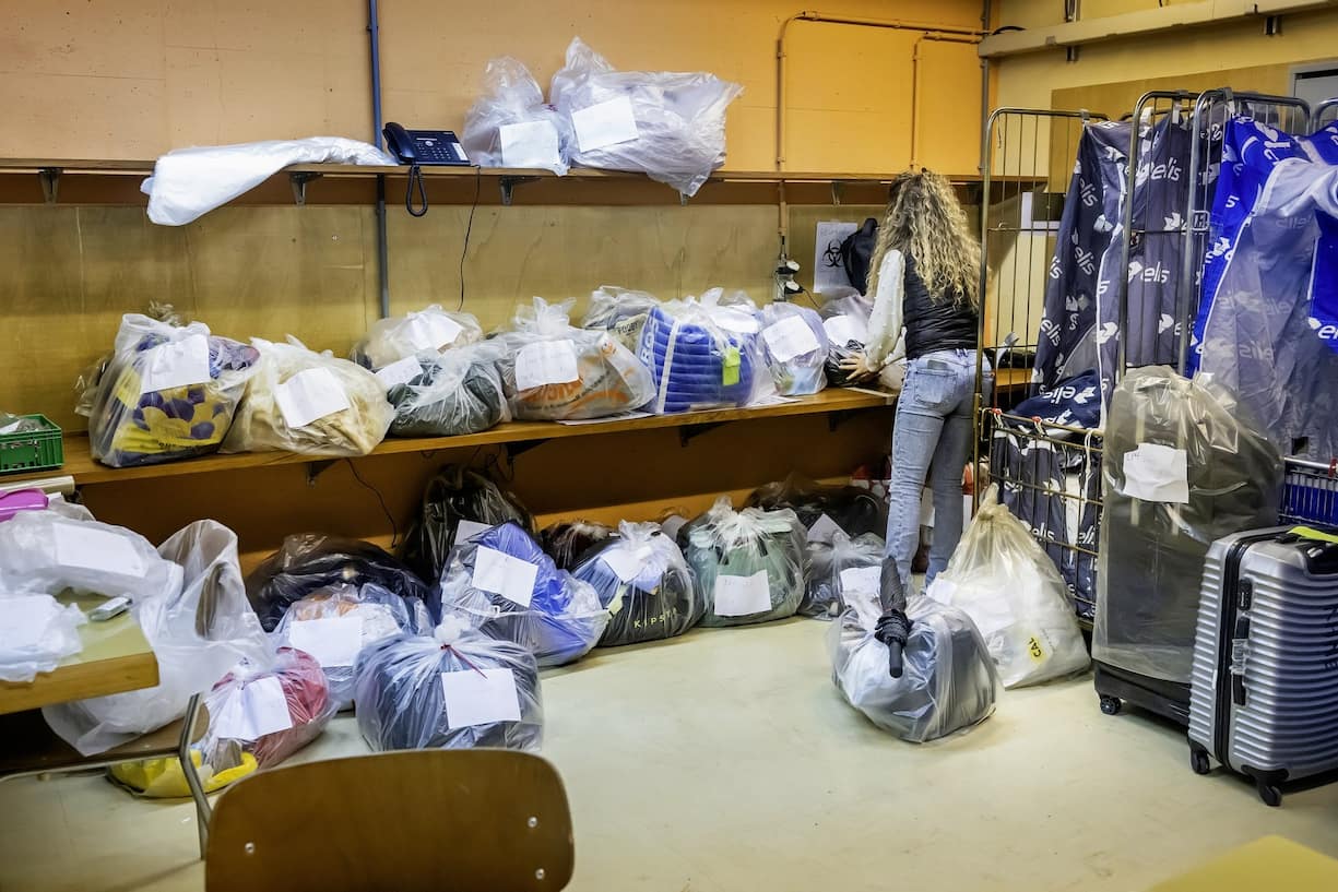 Reportage sur les SDF qui dorment dehors en hiver: Genève, abri PC Bertrand, bagagerie
