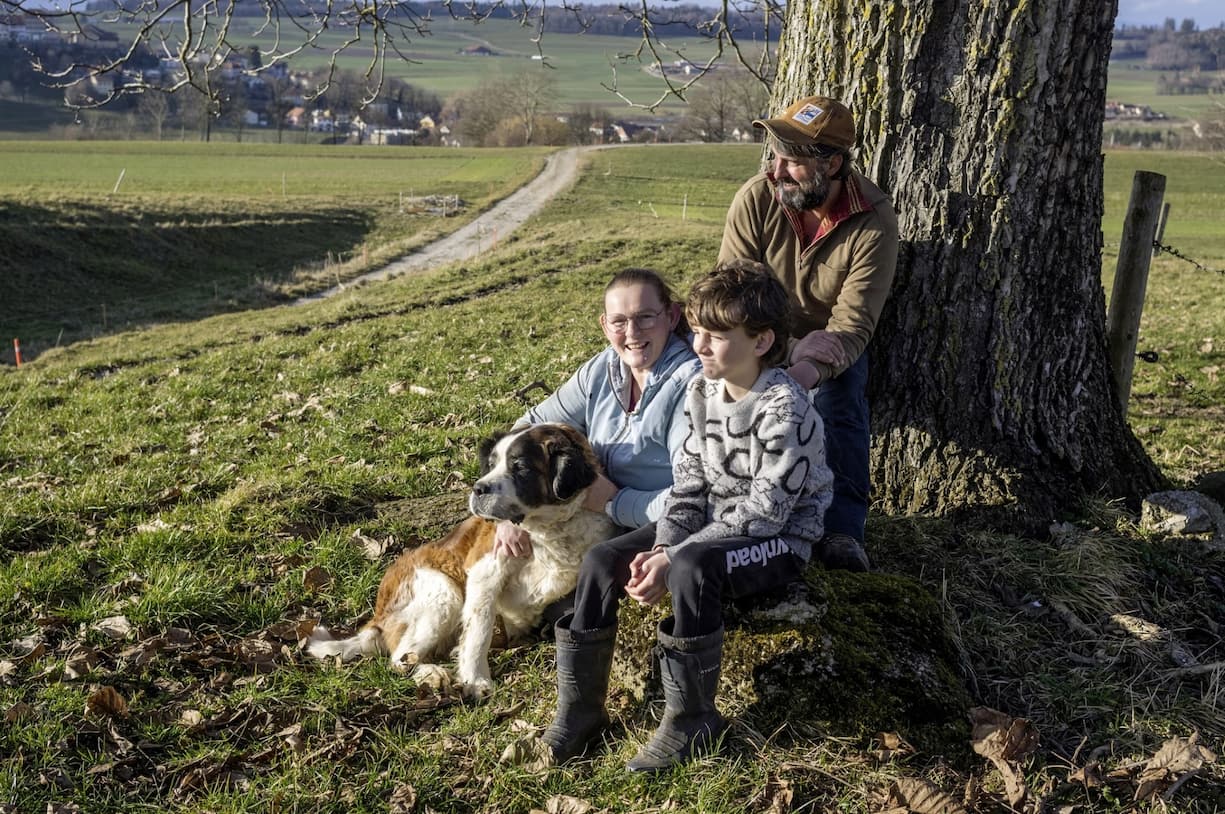 Françoise Jacquat, présidente de l’Association romande des paysannes professionnelles (ARPP), avec sa famille