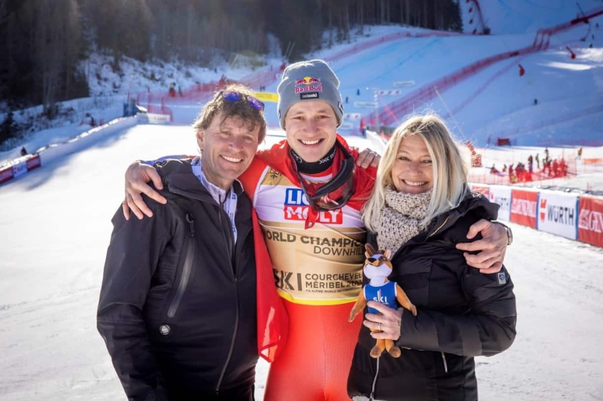 Marco Odermatt avec ses parents Walter et Priska