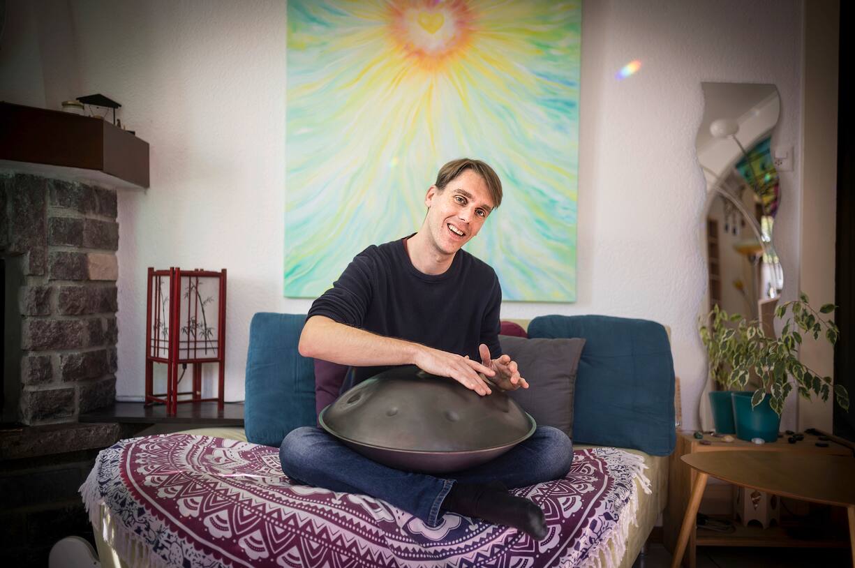 Instruments suisses: Gaël Robert joue du hang
