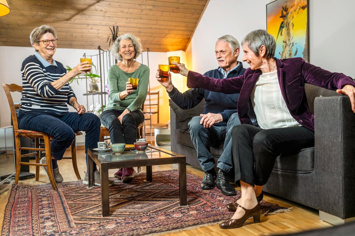 La politicienne Anne Mahrer, coprésidente de l'association Aînées pour la protection du climat, fête la condamnation de la Suisse par la Cour européenne des droits de l'homme