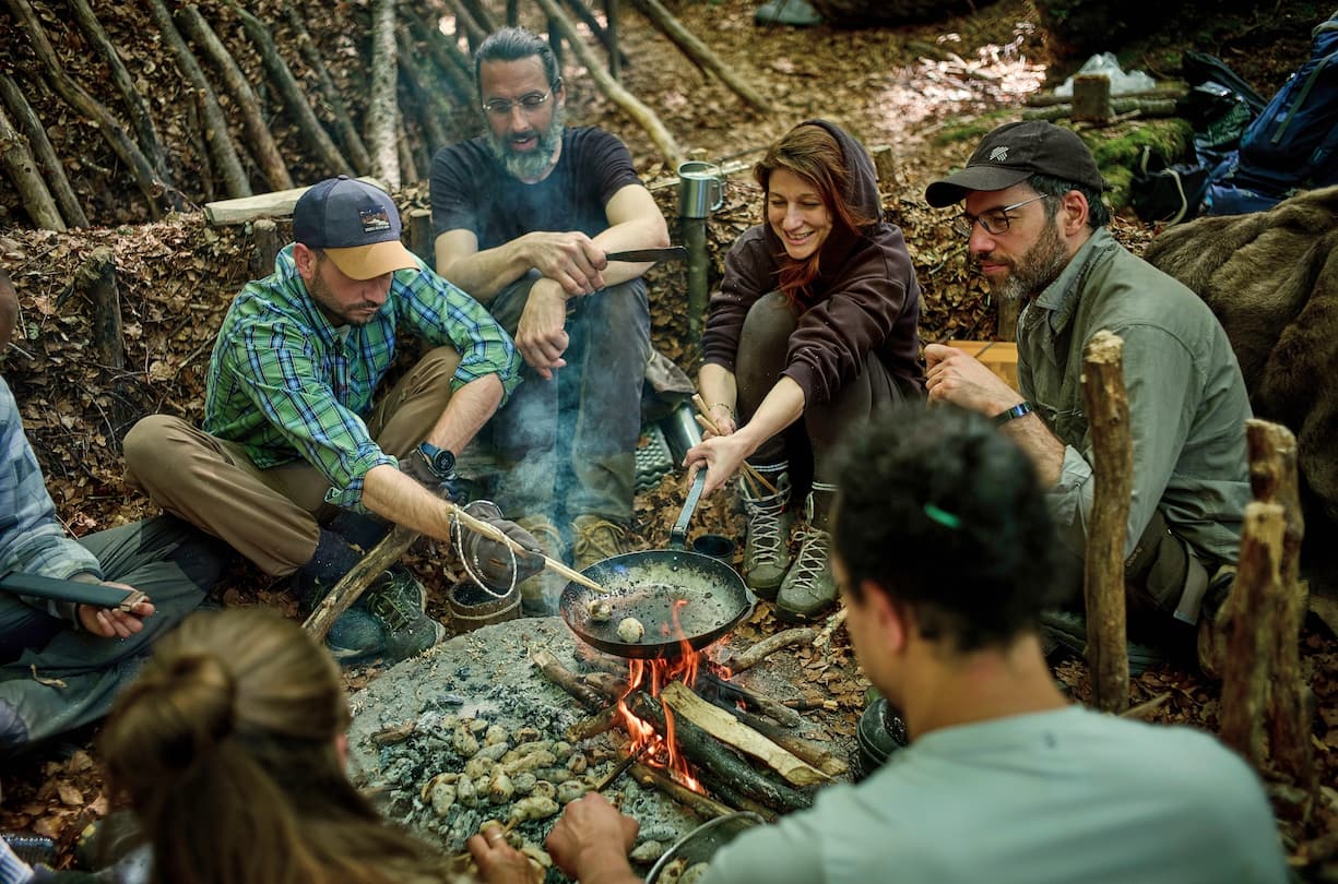 Nino Catalanotto, instructeur de survie, propose des stages d’immersion pour partager sa passion de la nature et de l’aventure