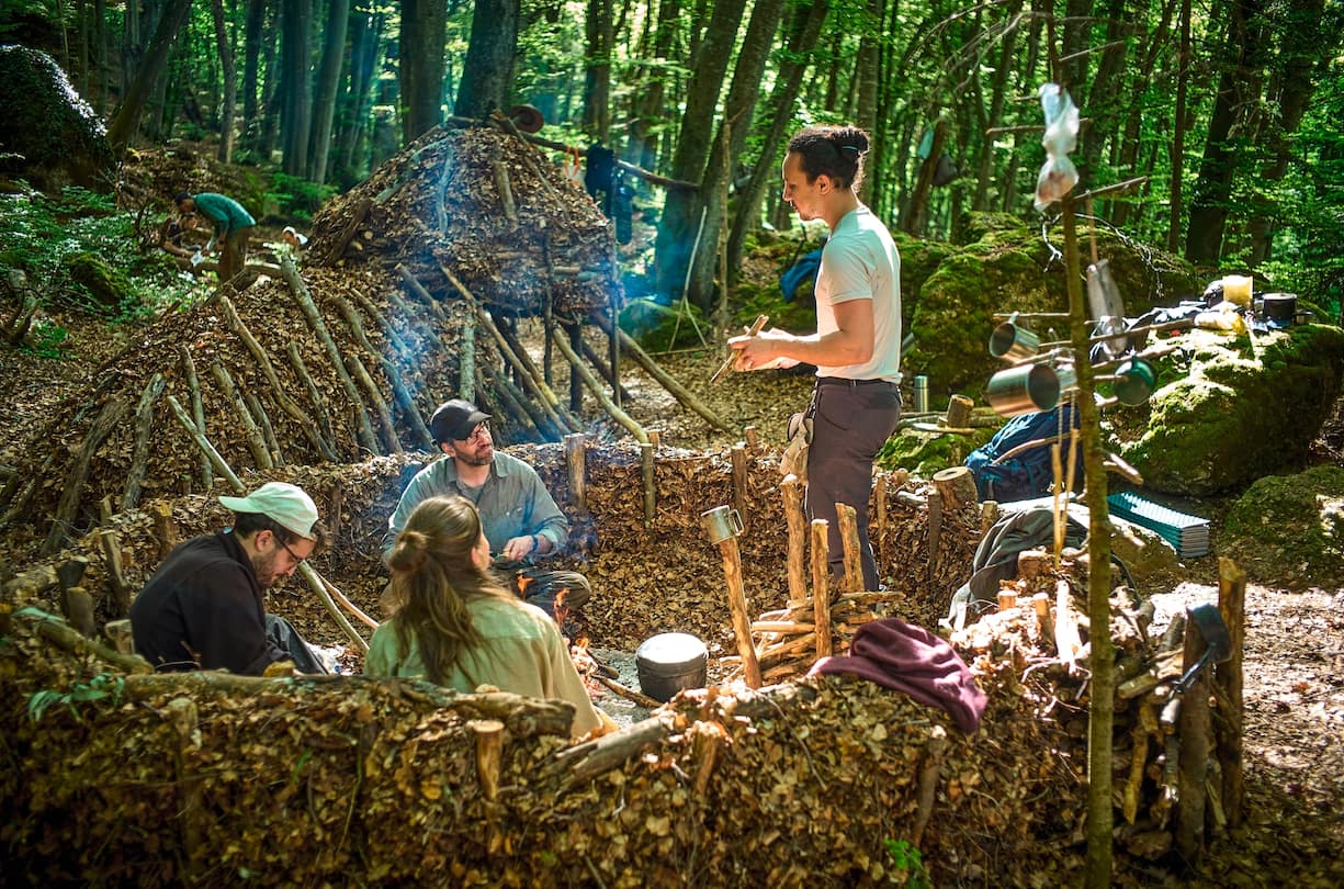 Nino Catalanotto, instructeur de survie, propose des stages d’immersion pour partager sa passion de la nature et de l’aventure