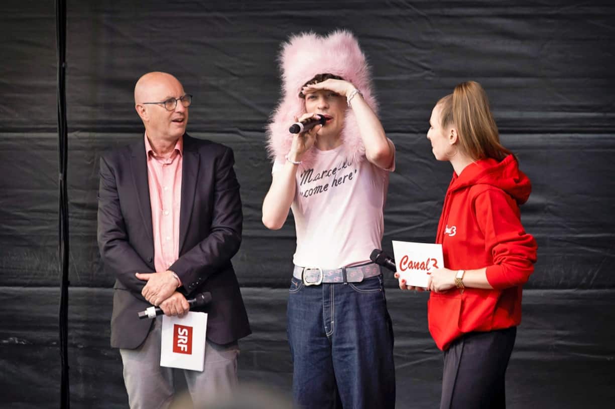 Jean-Marc Richard au côté de l’artiste non binaire et vainqueur de l’Eurovision Nemo le 17 juin 2024