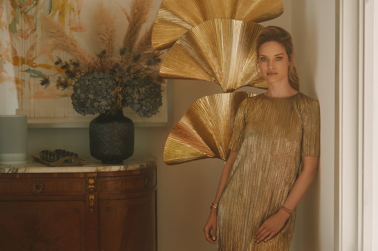 La top-modèle et actrice Julie Ordon pose dans sa maison de Champel à Genève