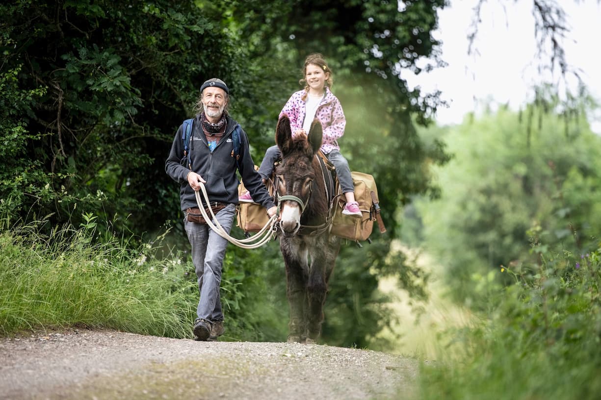Olivier Steiner organise promenades et randonnées avec des ânes dans le magnifique Parc naturel régional Jura vaudois.