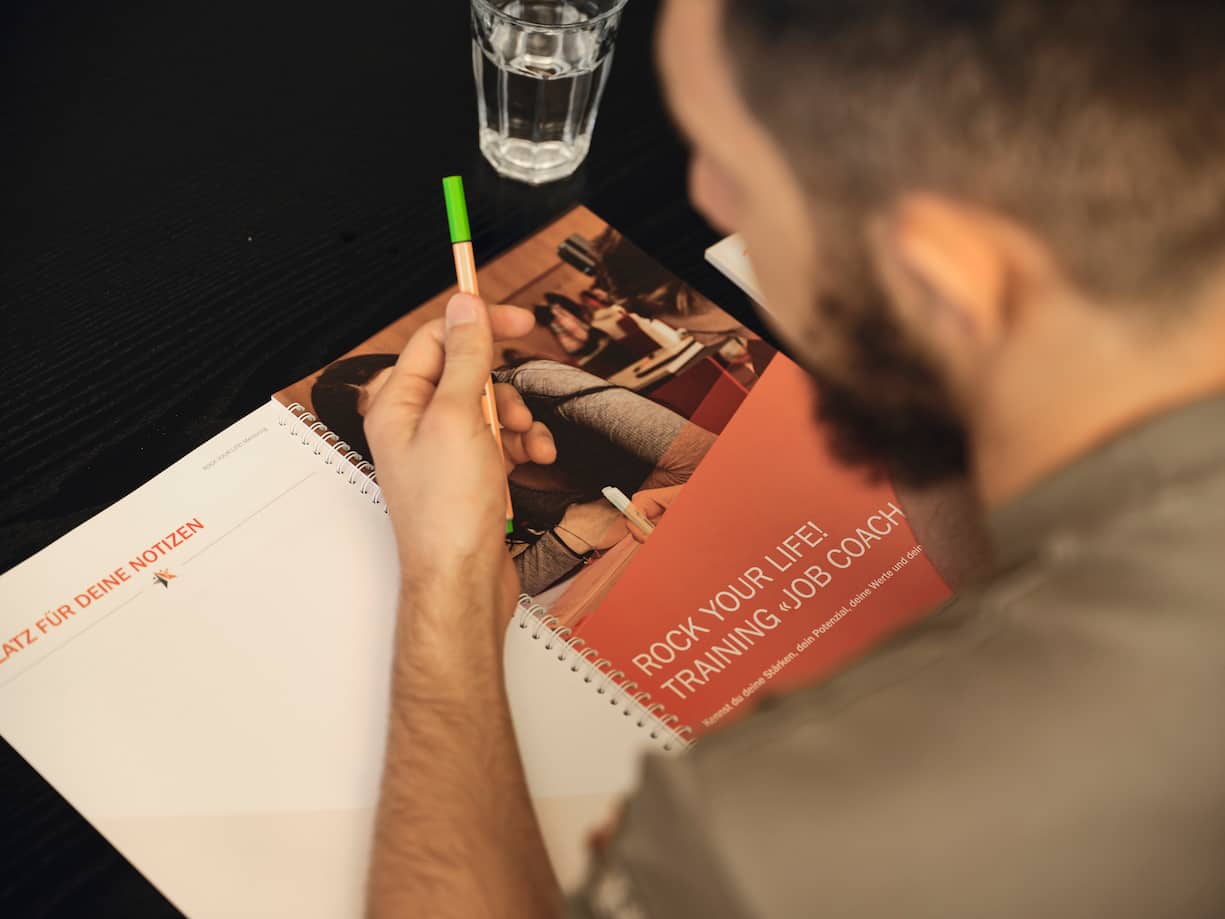 Emirhan Türkoglu, 18 ans, bénéficie du programme de bénévolat «Rock Your Life!» à Berne.