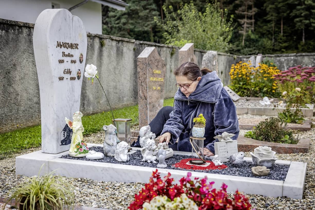 Nathalie Marmier et sa fille Cindy rendent hommage à Bastian, décédé sur un chantier du canton de Vaud après une terrible chute due à un manque de sécurité