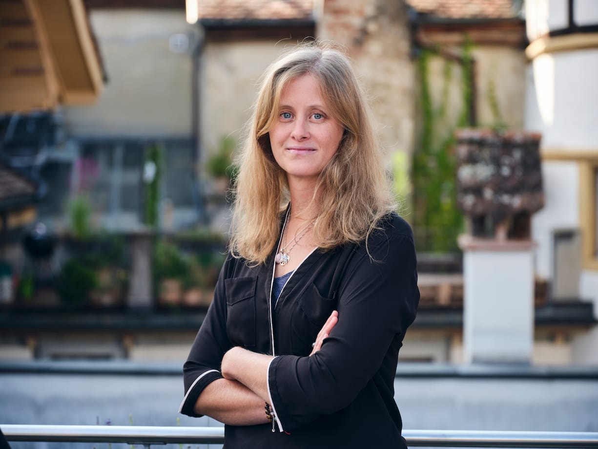 Selon Catherine Fournier, l'objectif principal de «ROCK YOUR LIFE! Schweiz» est de soutenir les jeunes dans leur intégration sociale et leur transition professionnelle.