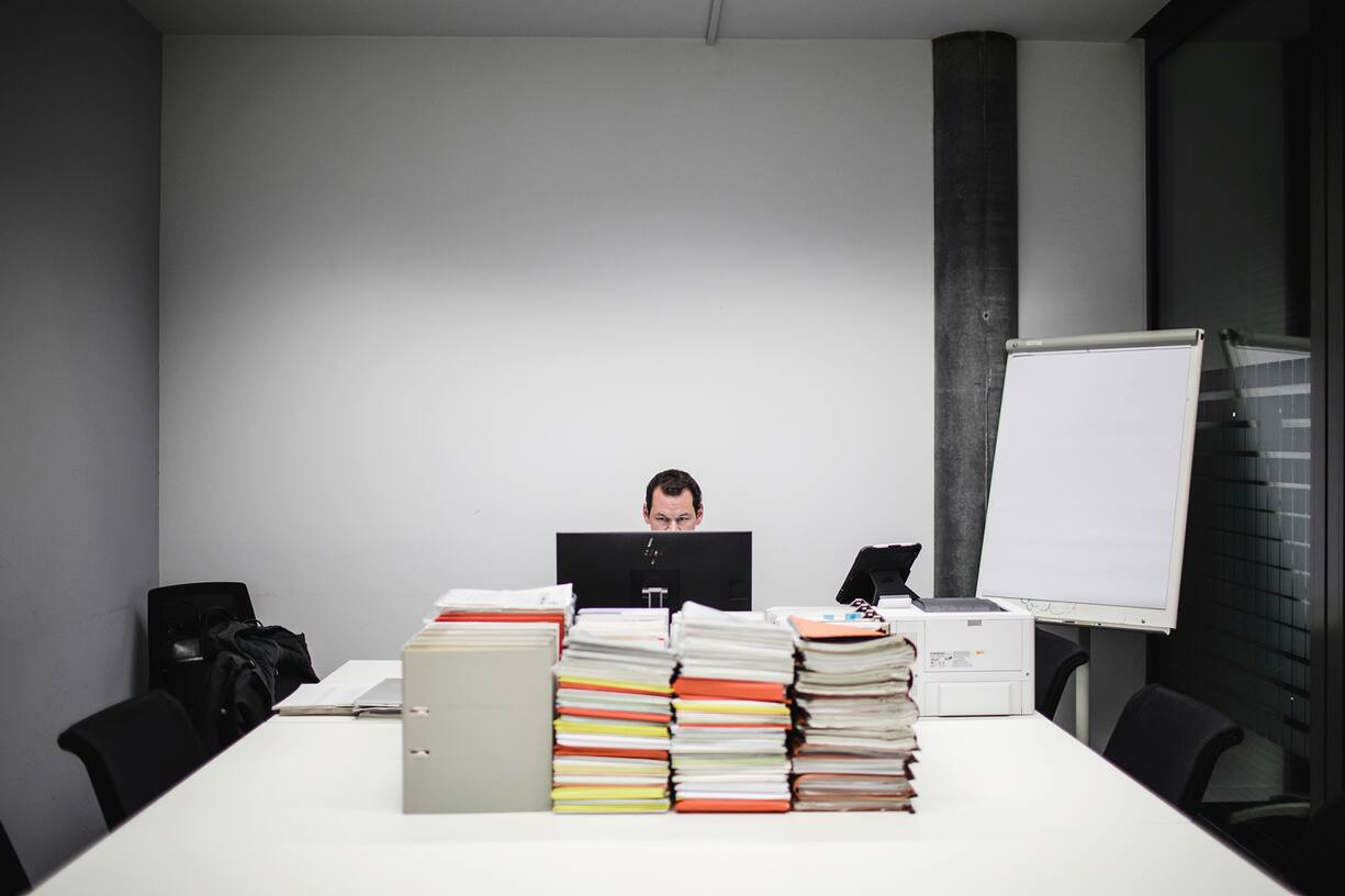 Genève, Suisse, 13 janvier 2021. Dans le bureau temporaire de Pierre Maudet à la Jonction. © Niels Ackermann / Lundi13 Maudet en campagne