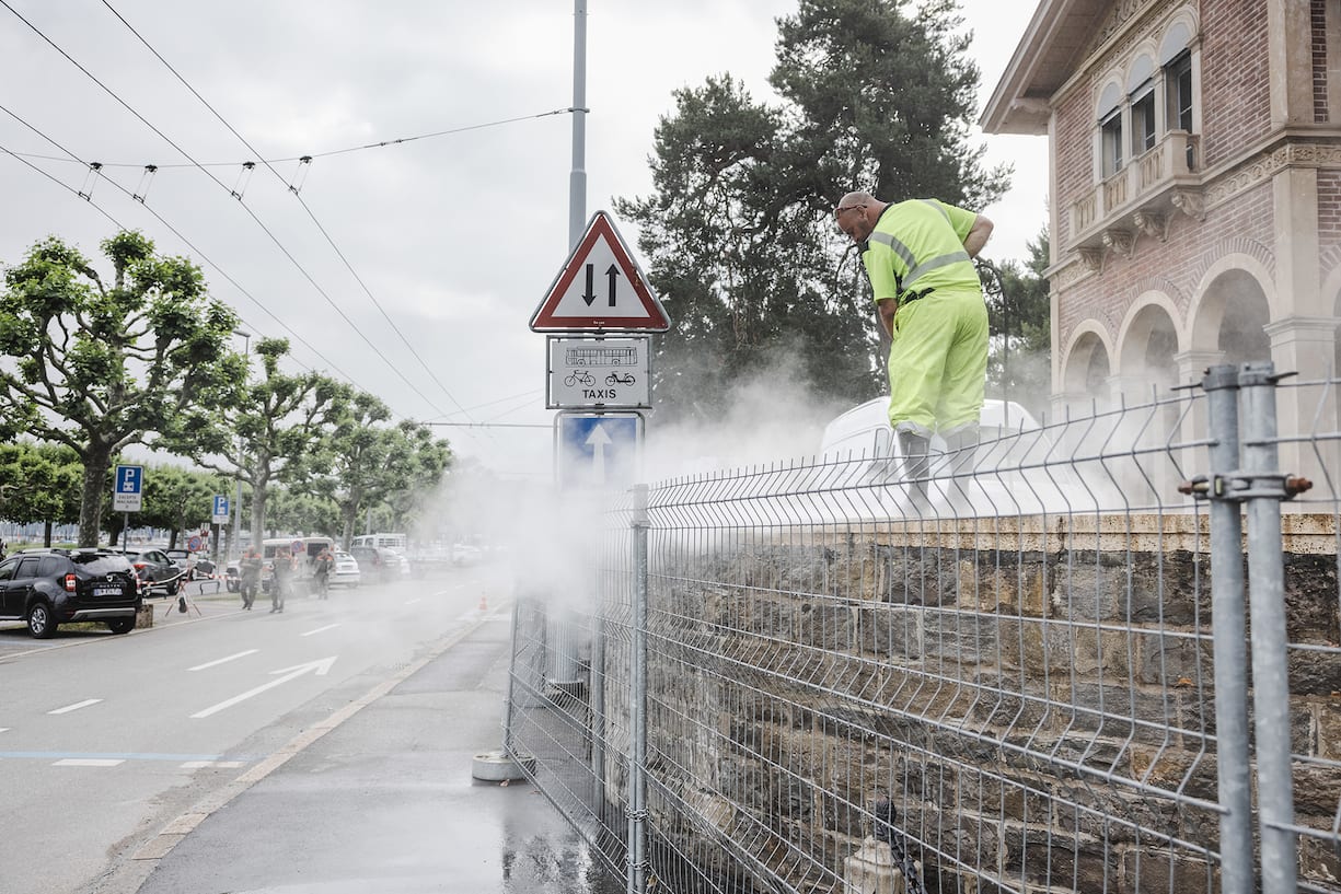 GenÃ¨ve, 9 juin 2021. PrÃ©paratifs pour le Sommet de GenÃ¨ve. Le Parc de la Grange et son pourtour sont nettoyÃ©s, sÃ©curisÃ©s et les chemin d'accÃ¨s y sont rÃ©novÃ©s en urgence. Â© Niels Ackermann / Lundi13