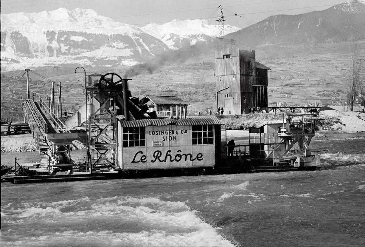 Réfection des digues du Rhône par l'entreprise Losinger.