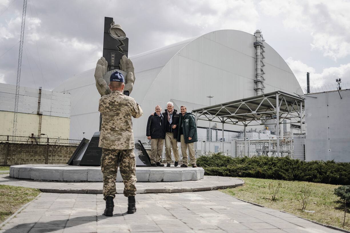 Tchernobyl, Ukraine, 23 avril 2021. Frank Muller et Andrew Niemczyk, co-fondateurs de l'entreprise Exlterra ont mis en place un projet pilote dans la zone d'exclusion visant Ã  accÃ©lÃ©rer la dÃ©contamination des sols polluÃ©s par des isotopes radioactifs Ã  l'aide d'un dispositif brevetÃ© composÃ© de tubes en polyÃ©thylÃ¨ne de diffÃ©rentes longueurs installÃ©s sous la surface du sol selon un plan spÃ©cifique. Â© Niels Ackermann / Lundi13 HAUTE DEF Tchernobyl