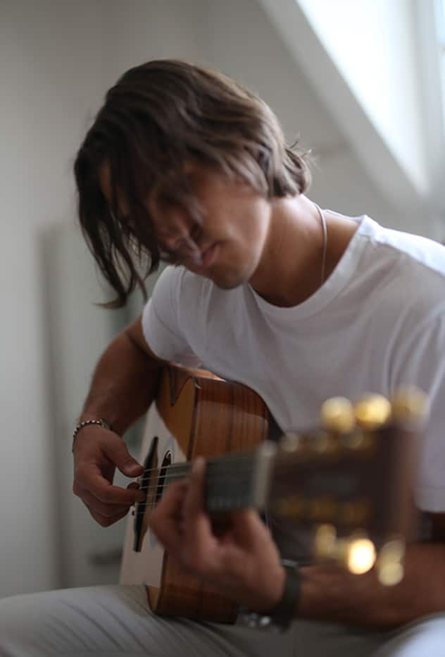 Yann Sommer, Fussball Goalie Nati, privat, Gitarre, SI 25/2021