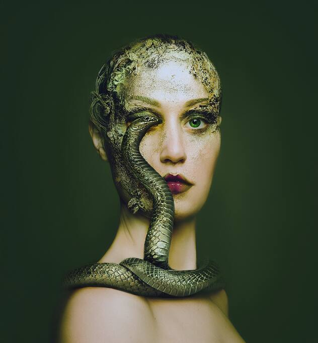 Flora Borsi, autoportrait de la série Animeyed