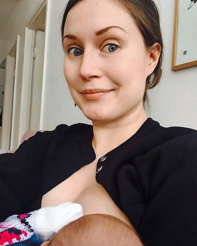 Sanna Marin allaitant la petite Emma