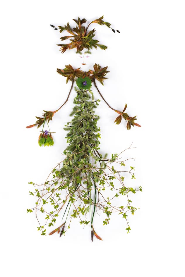 Natures mortes: composition de femmes-fleurs à partir de fleurs et de feuilles