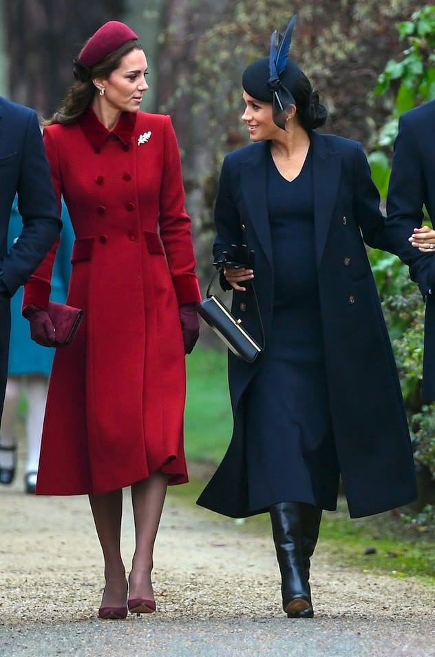 La duchesse de Cambridge et la duchesse de Sussex arrivent pour assister au service religieux du matin du jour de Noël à l'église St Mary Magdalene à Sandringham, Norfolk.
