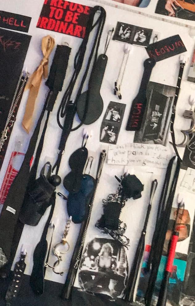 Une sorte de salon BDSM chez le coiffeur abuseur
