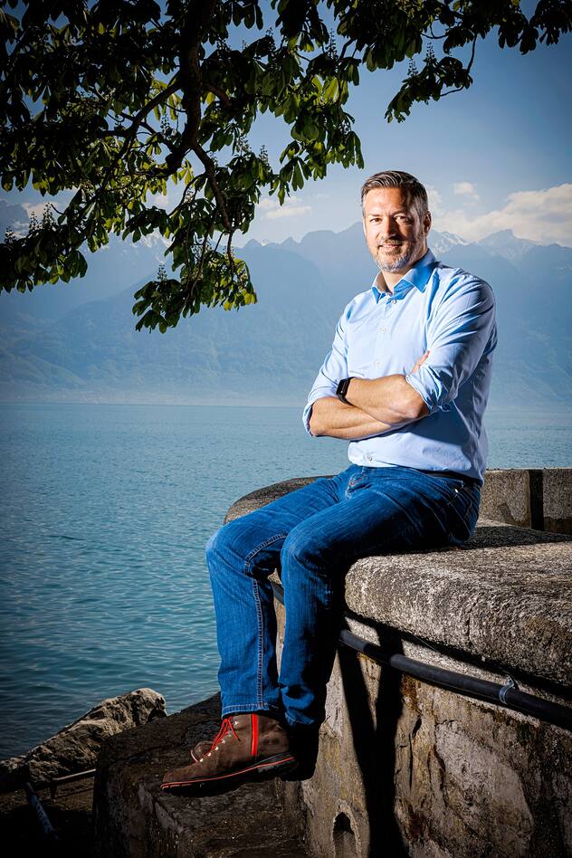 William von Stockalper, directeur du Vibiscum Festival, pose pour un portrait ce mercredi 3 mai 2023 à Vevey.