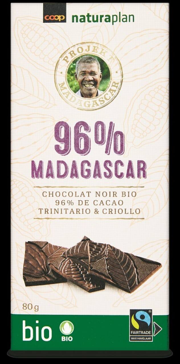 Pour grignoter en toute bonne conscience: ces deux chocolats sont fabriqués à partir de 96 % ou 100 % de cacao, c’est-à-dire quasiment sans sucre. Le cacao est cultivé dans des projets d’agroforesterie bio et il est commercialisé de manière équitable.