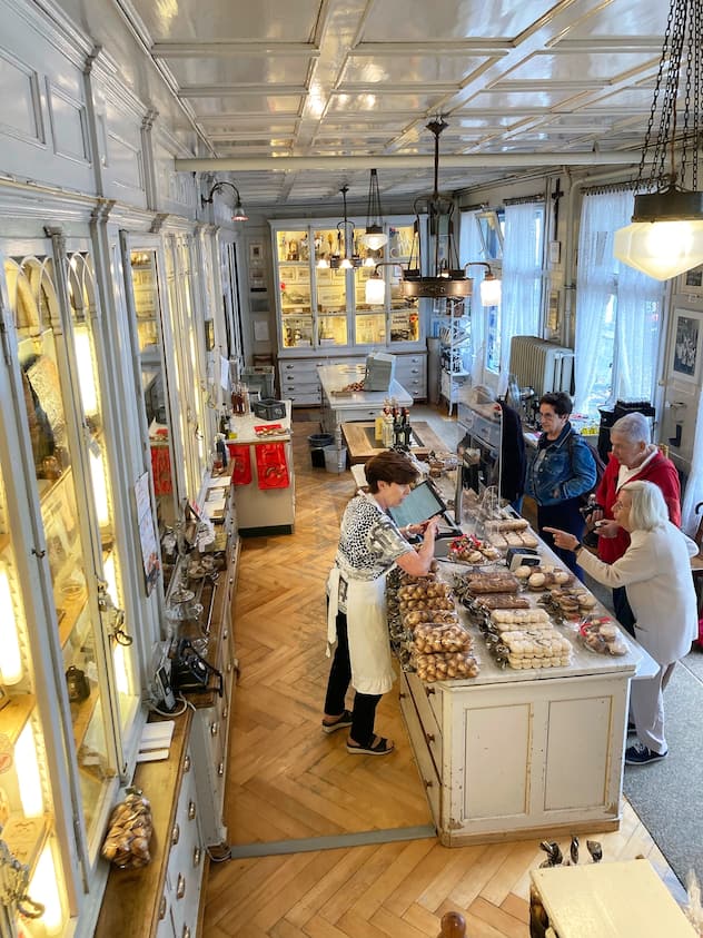 Pâtisserie Goldapfel. 