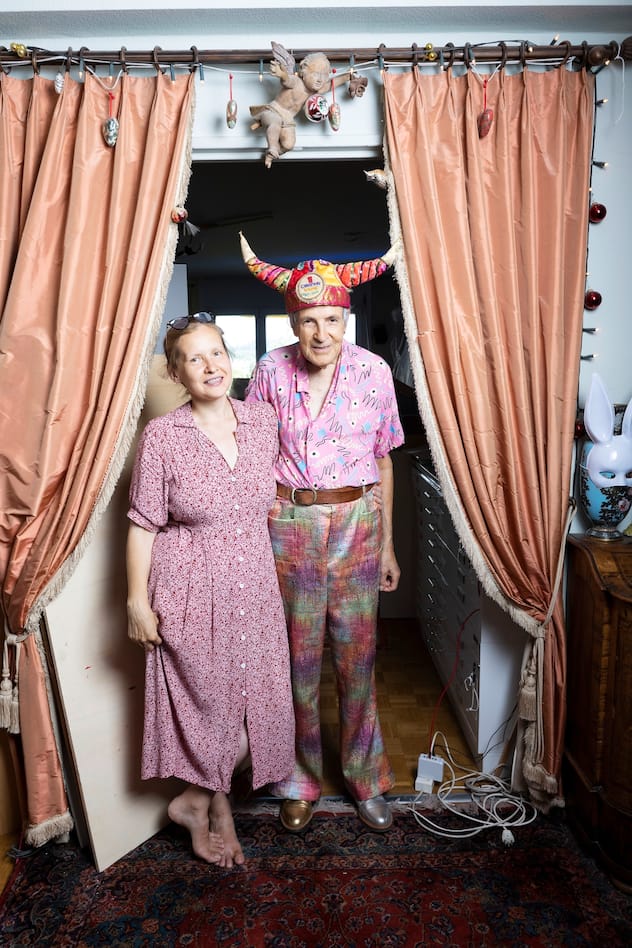 Youri Messen-Jaschin, 82 ans, pose ici avec sa compagne, Marina, 48 ans. Tous deux sont véganes et adorent découvrir de nouvelles recettes.
