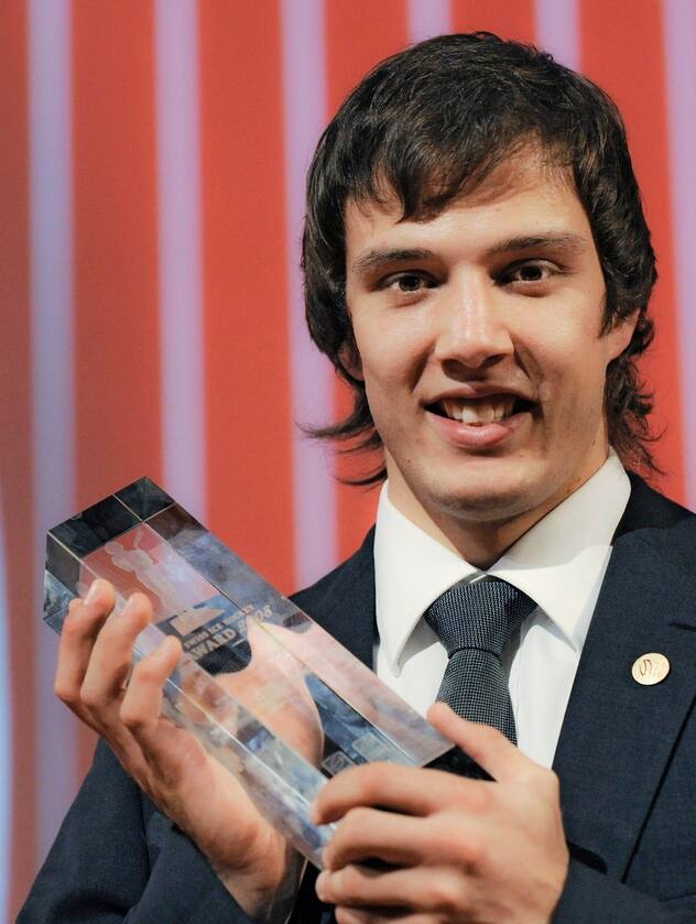Julien Sprunger en 2008, recevant le prix MVP aux Swiss Ice Hockey Awards