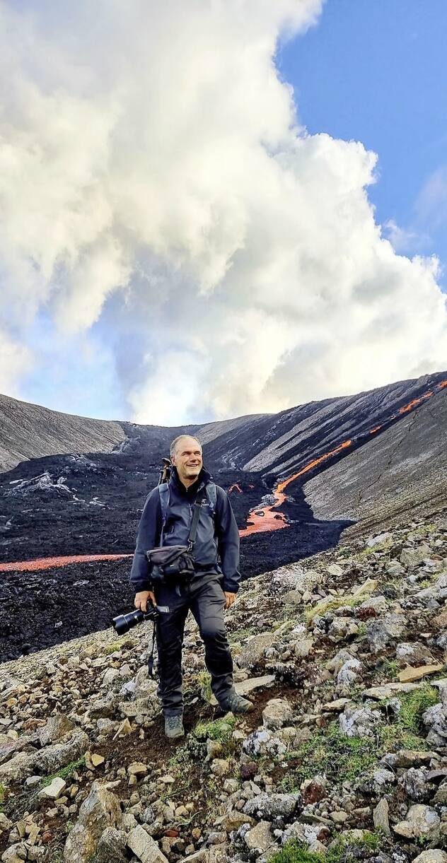 le volcanologue genevois Thierry Basset sur le terrain.