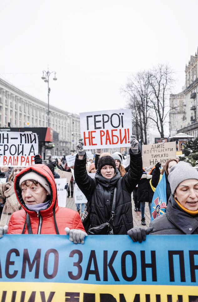 Manifestation du collectif, composé de 3600 Ukrainiennes, qui réclame le remplacement de leurs proches au front.